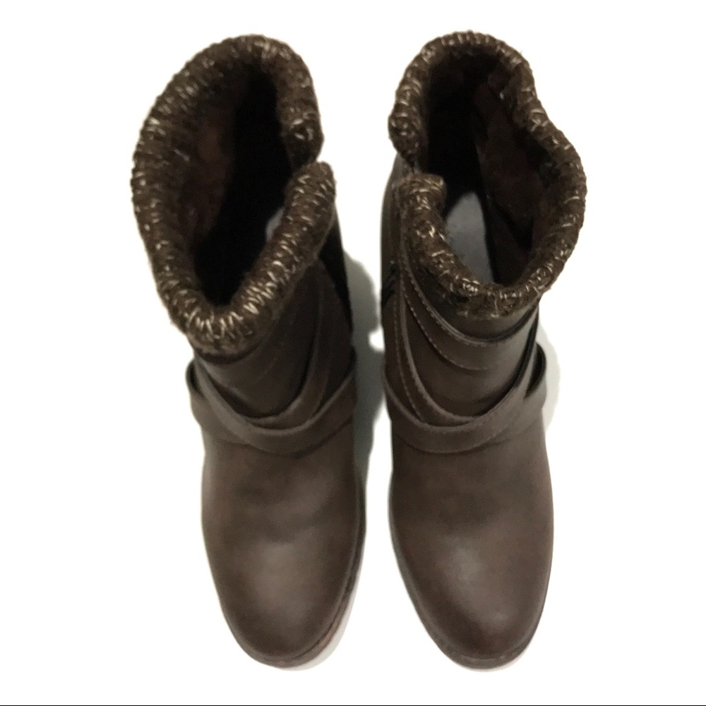 NWT Strappy Sweater Cuff Chunky Heel Ankle Boots - Picture 13 of 16